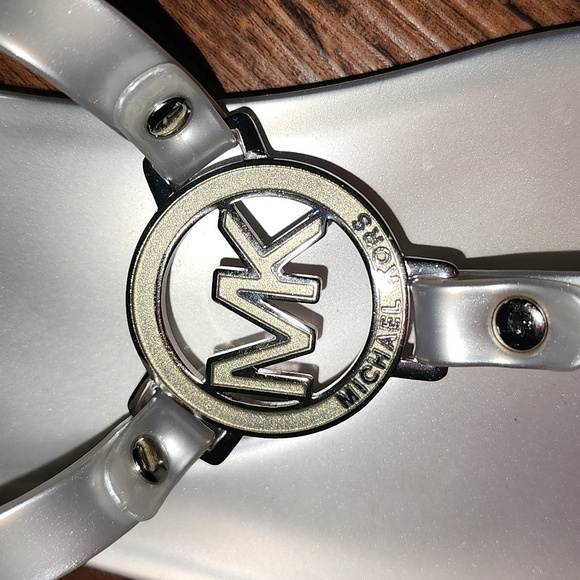 New Michael Kors Silver Jelly PVC MK Thong Sandal Size 38/8M - Picture 4 of 9